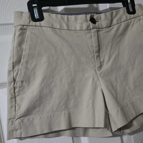 Banana Republic Factory Hampton Fit Y2K Low Rise Khaki Trouser Shorts, Sz 4, EUC - Picture 2 of 8